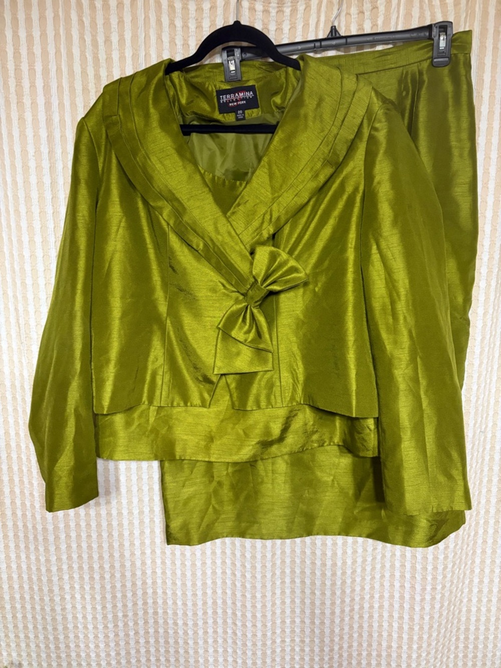 Terramina Olive Green Satin Bow-Accent Women's 3 pc set